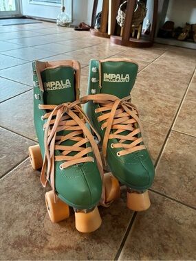 Impala Women's Lace-Up Roller Boots in Green and Peach